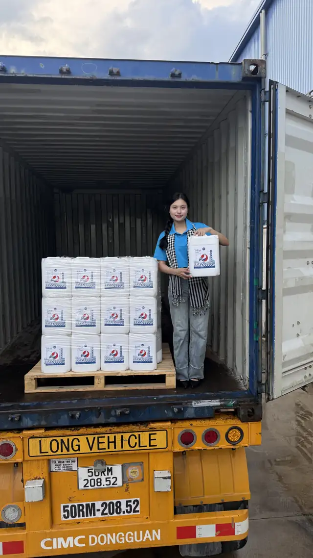 Nhân sự và hàng hóa IIKO tại khu vực kho container